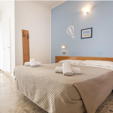 Hotel Santiago Ріміні Екстер'єр фото