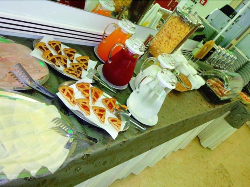Hotel Santiago Ріміні Екстер'єр фото