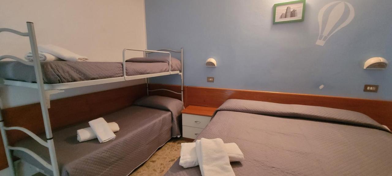 Hotel Santiago Ріміні Екстер'єр фото