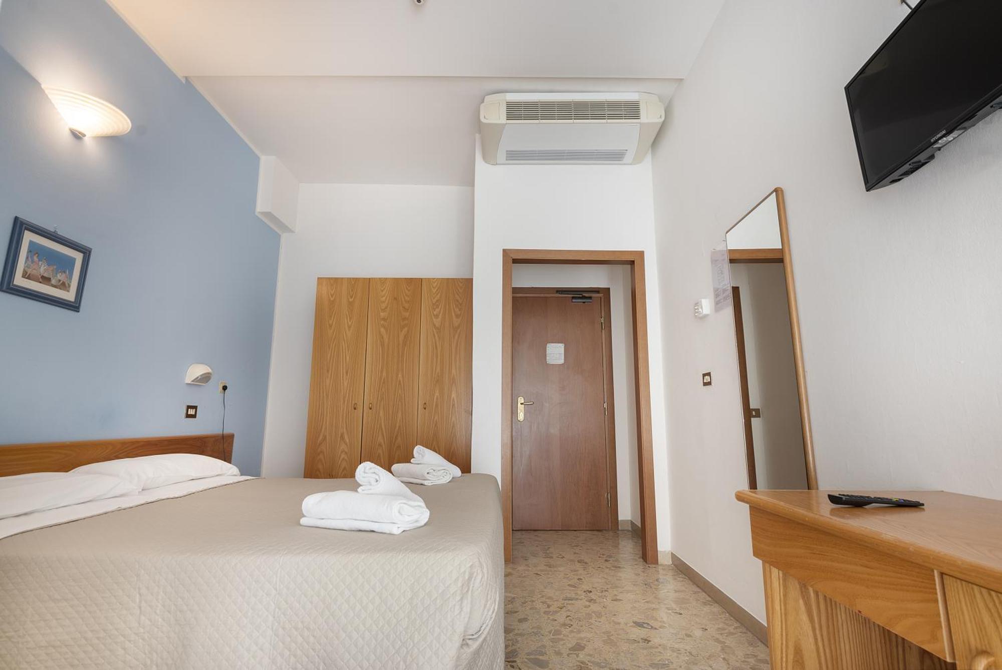 Hotel Santiago Ріміні Екстер'єр фото
