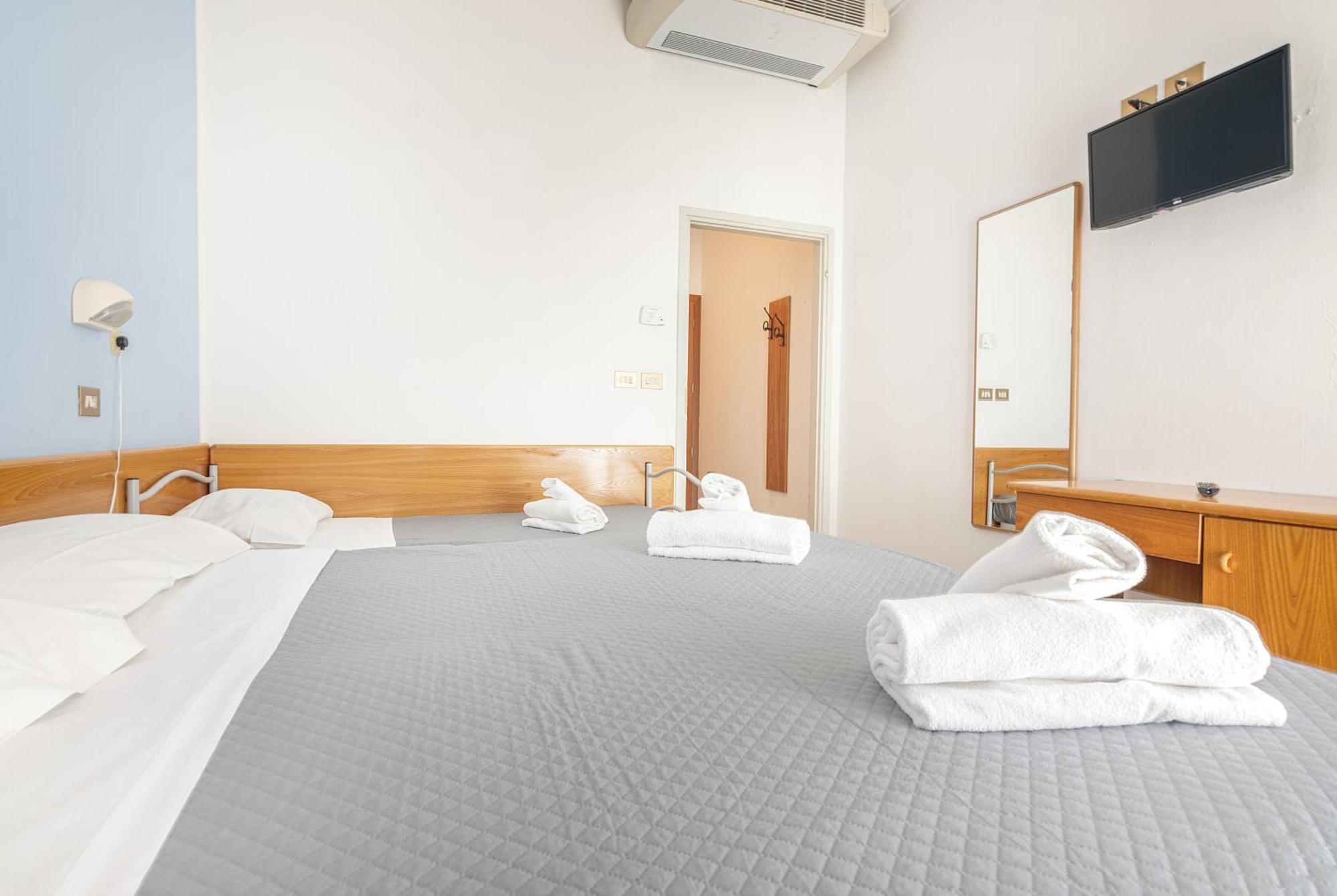 Hotel Santiago Ріміні Екстер'єр фото