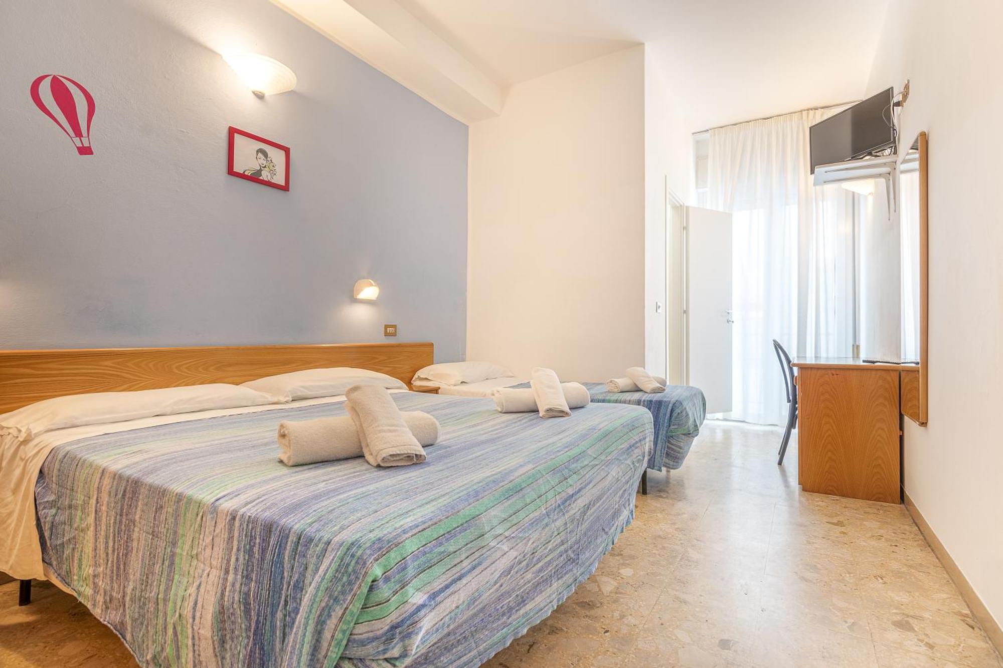 Hotel Santiago Ріміні Екстер'єр фото